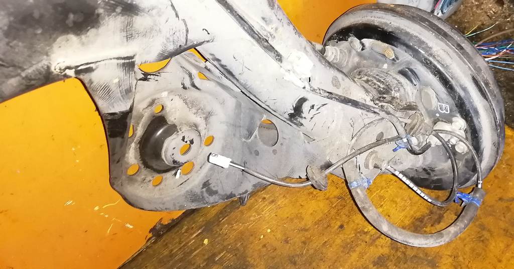 балка Honda Fit