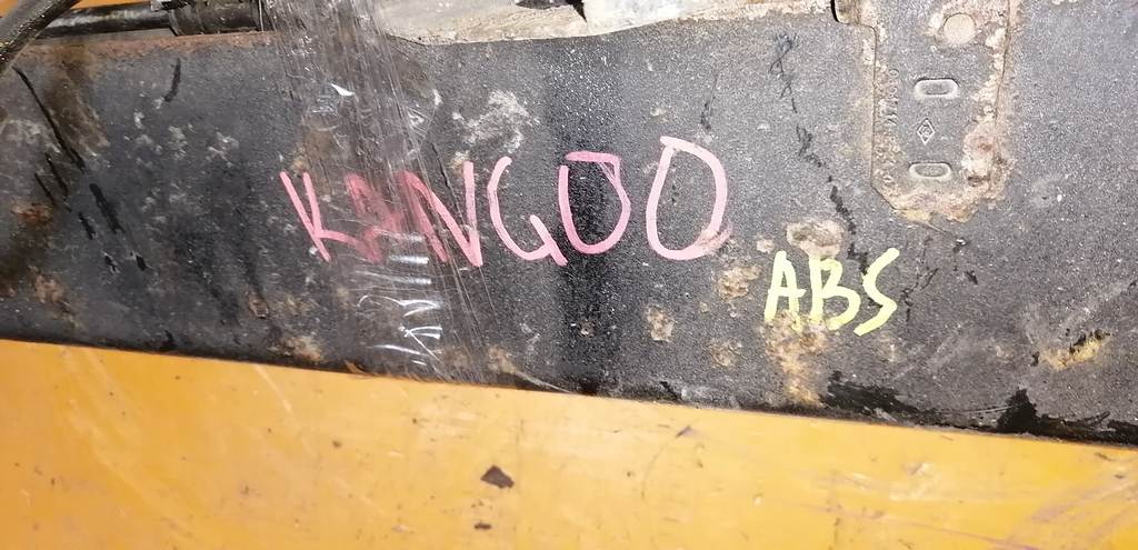 балка со ступицами Renault Kangoo