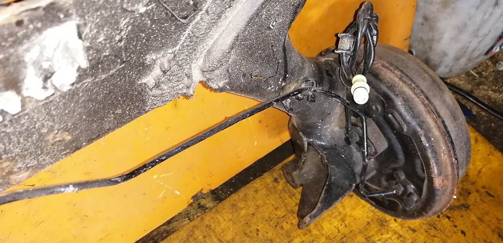 балка со ступицами Renault Kangoo