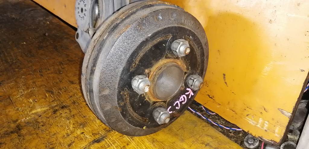 балка со ступицами Toyota Passo