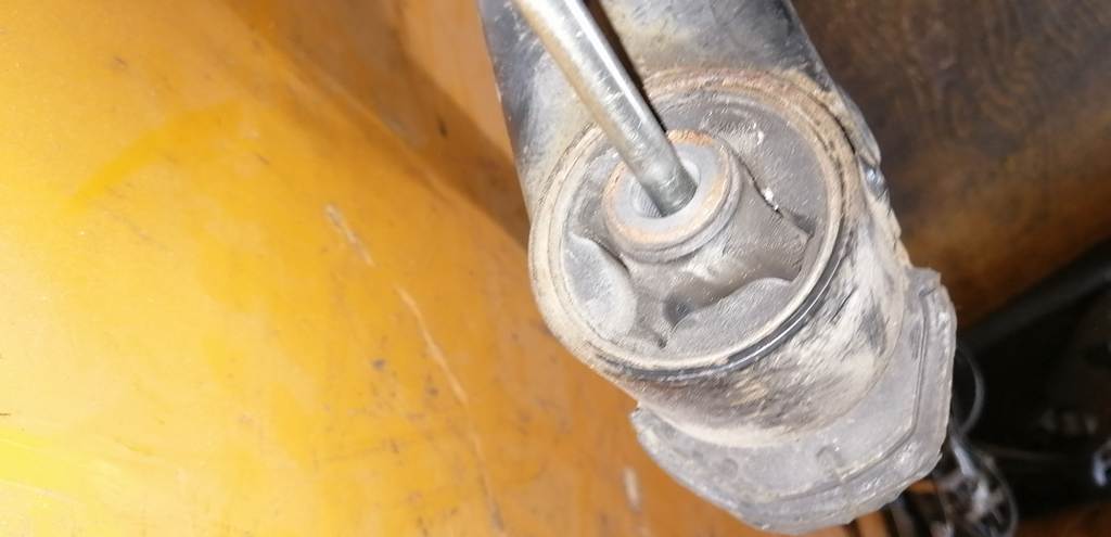 балка со ступицами Toyota Passo