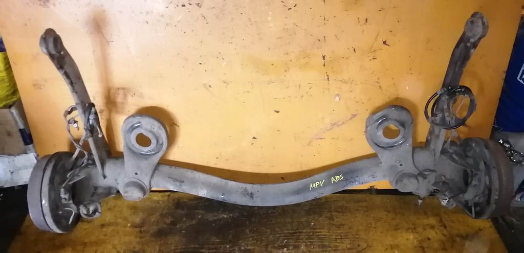 балка со ступицами Mazda MPV