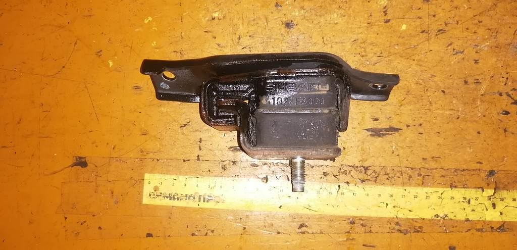 подушка двигателя Subaru Impreza