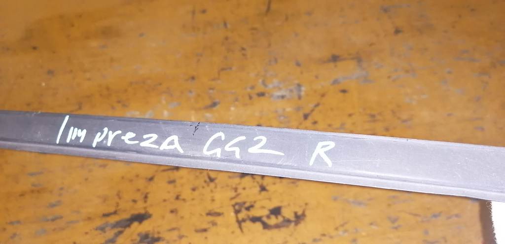 молдинг на крышу Subaru Impreza