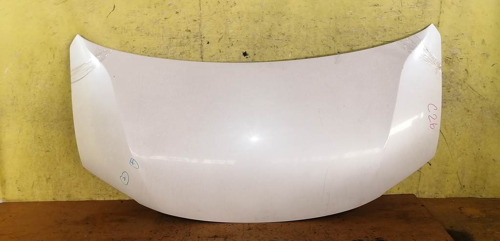 капот Nissan Serena