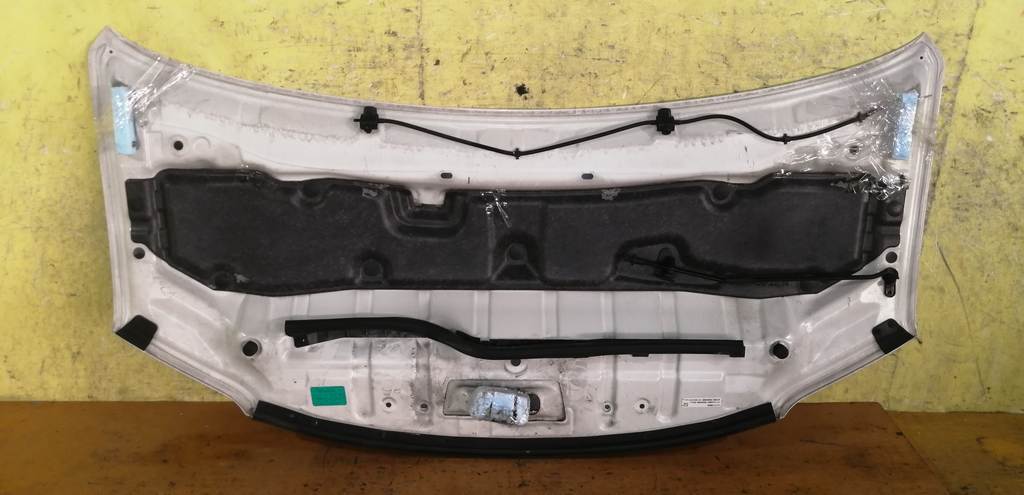 капот Nissan Serena