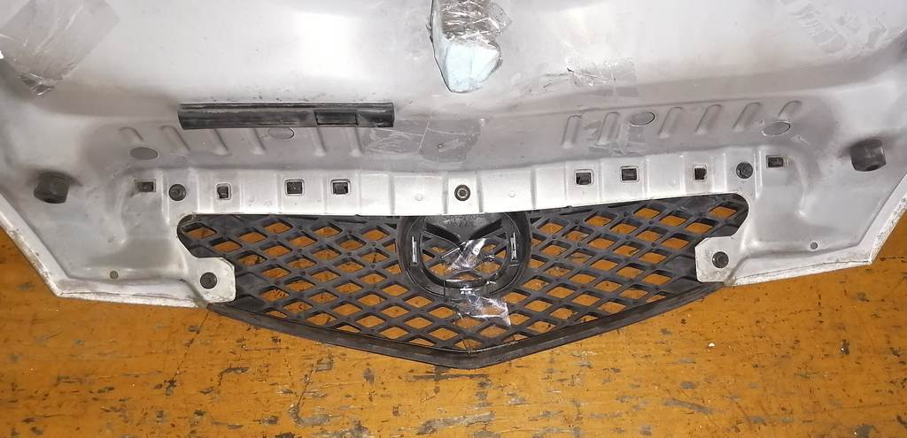 капот Mazda Demio