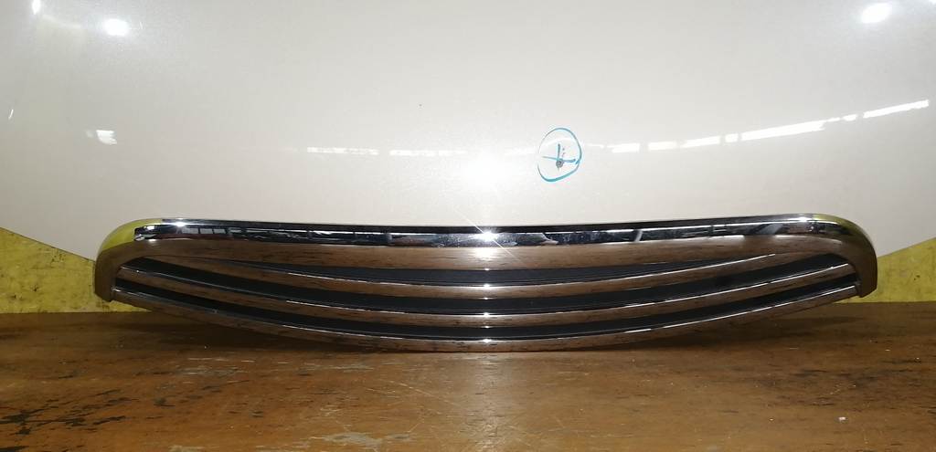 капот Nissan March