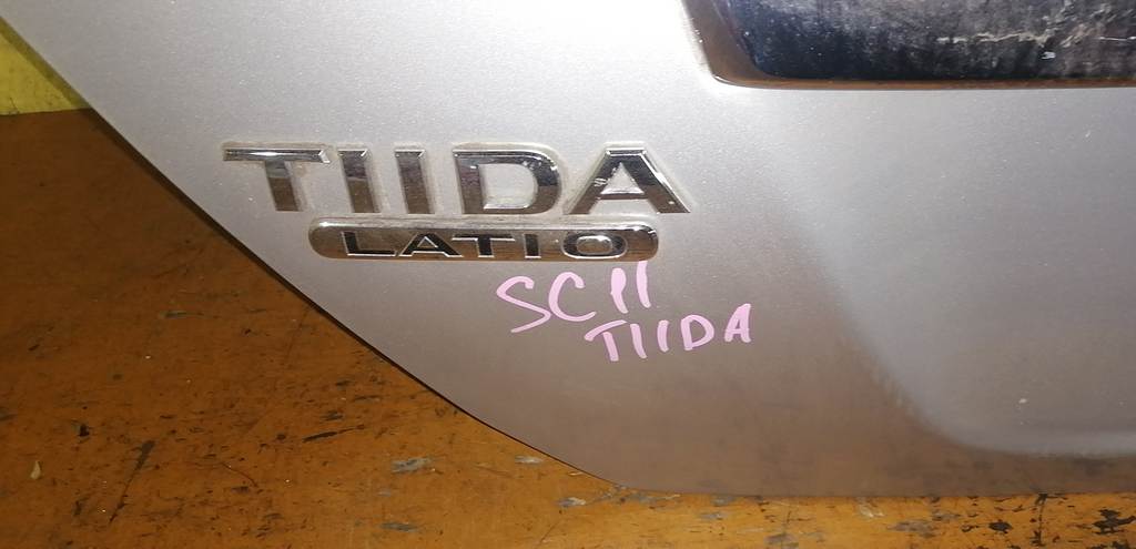 крышка багажника Nissan Tiida Latio