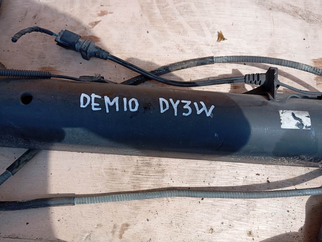 балка Mazda Demio