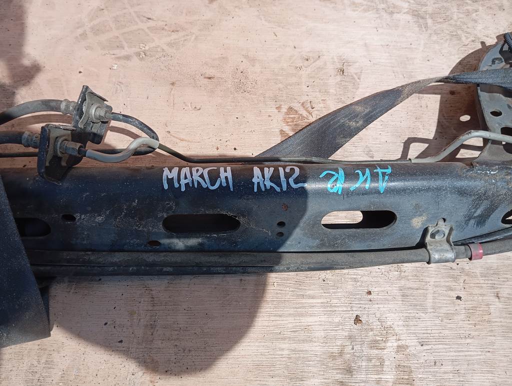 балка Nissan March
