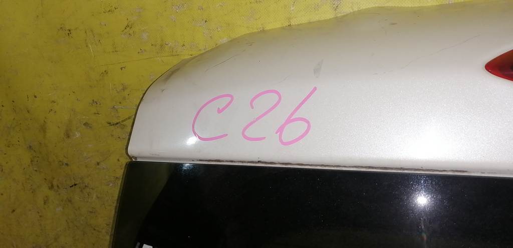 дверь 5-я Nissan Serena