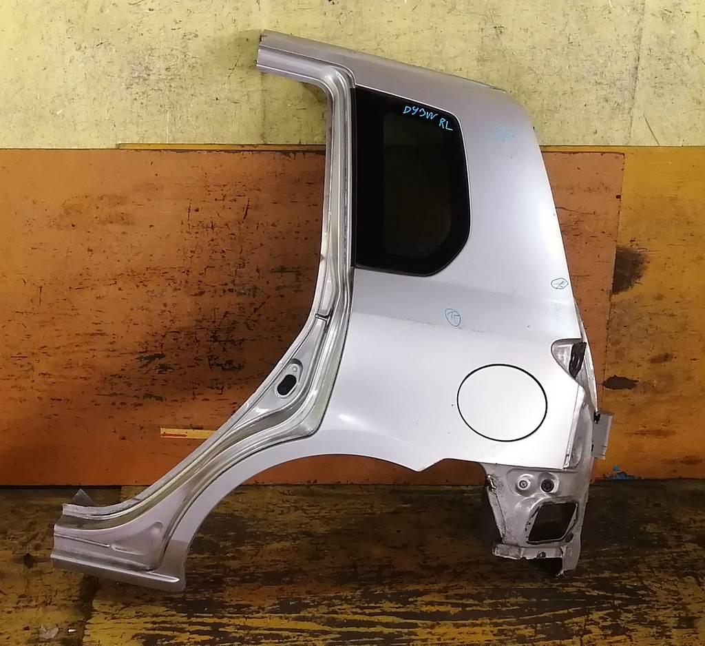 крыло Mazda Demio
