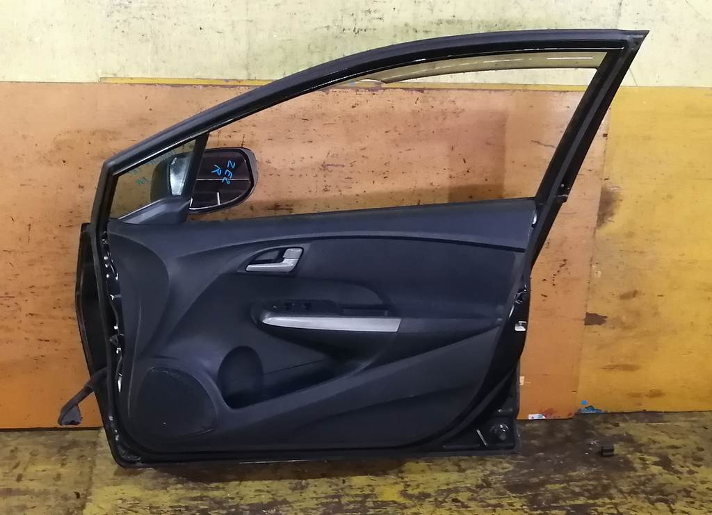 дверь Honda Insight