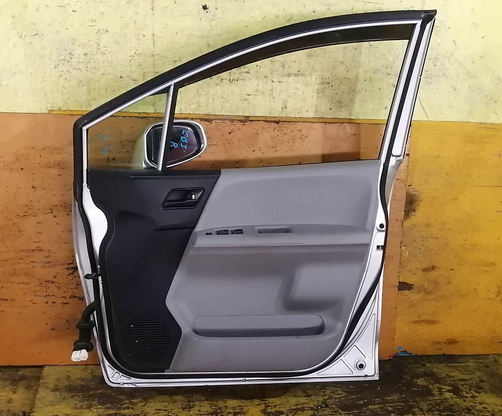 дверь Honda Freed