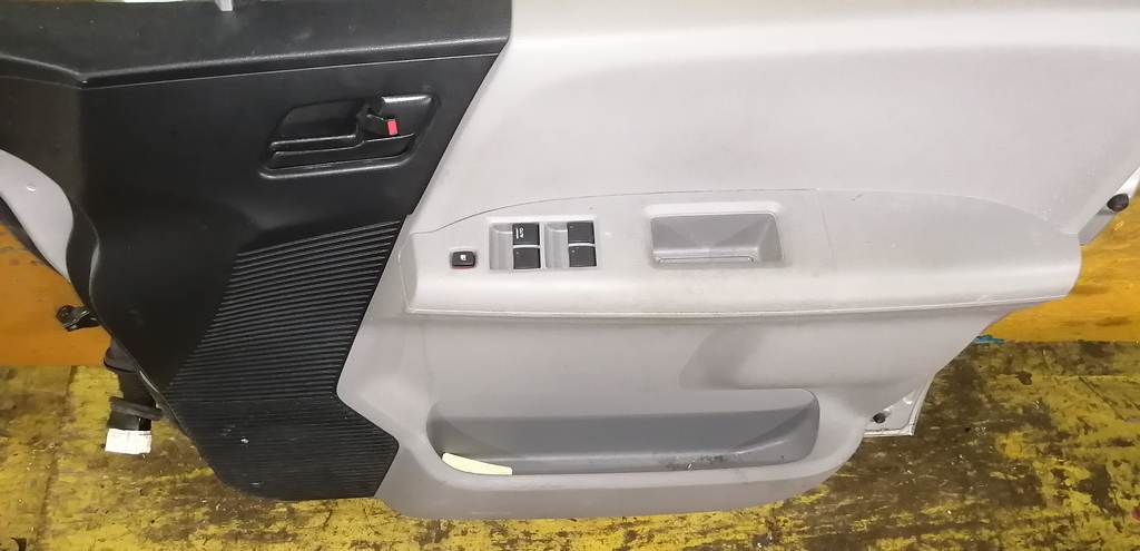 дверь Honda Freed