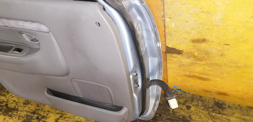 дверь Mazda Demio