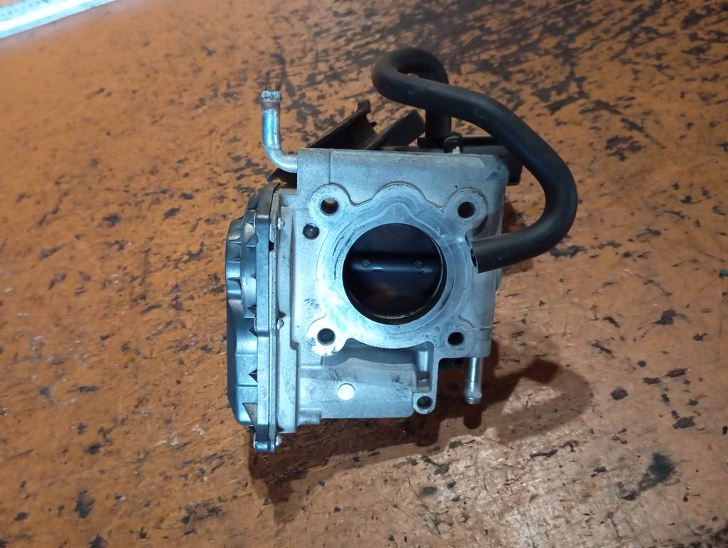 дроссельная заслонка Mazda Demio