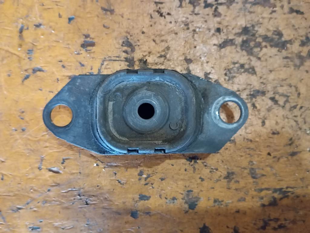 подушка двигателя Nissan Tiida Latio