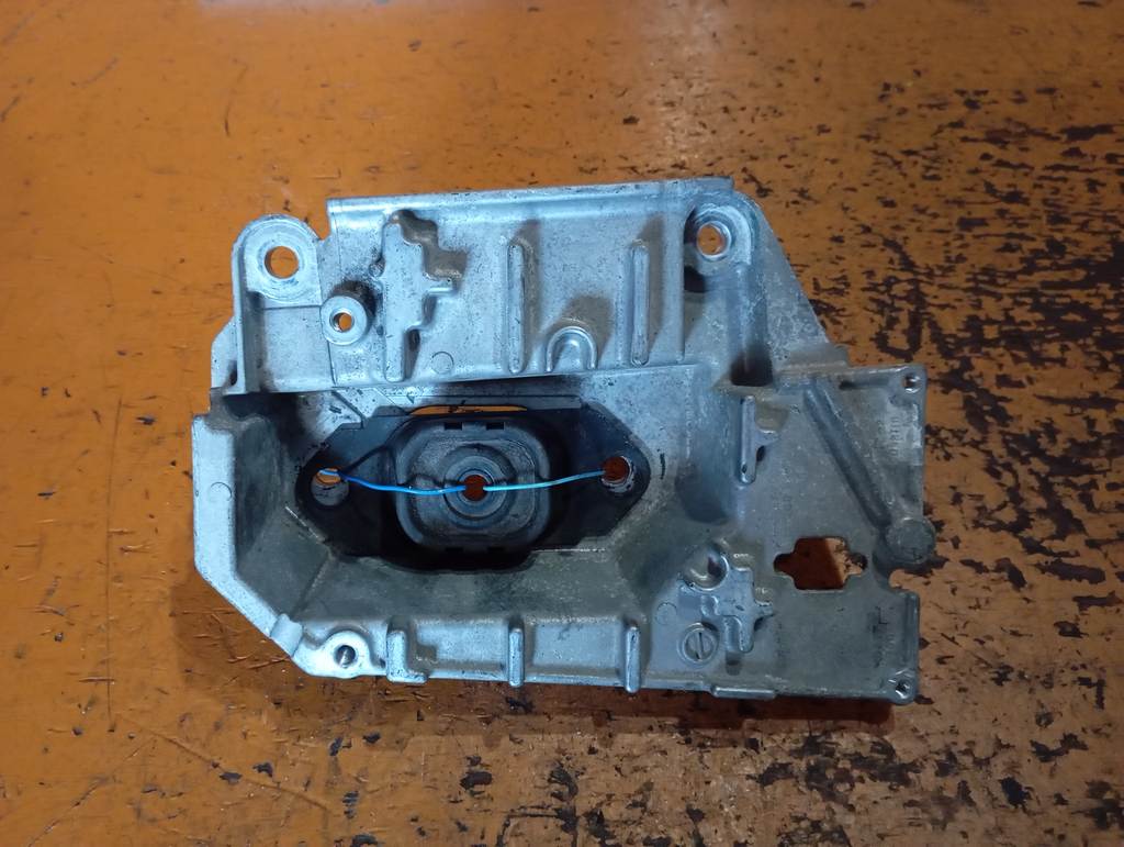 подушка двигателя Nissan March