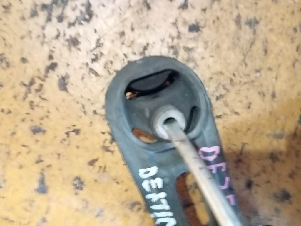 подушка двигателя Mazda Demio