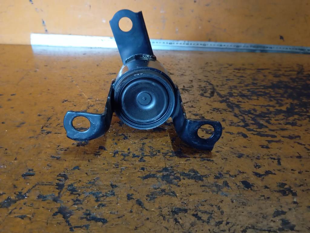 подушка двигателя Mazda Demio