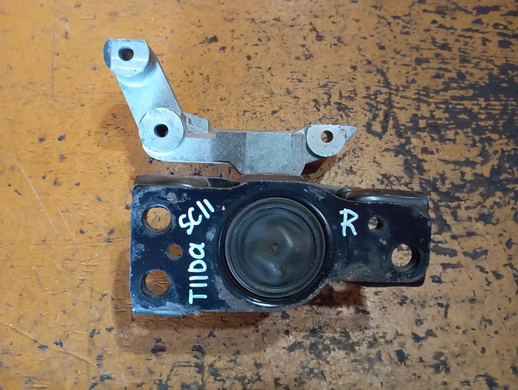 подушка двигателя Nissan Tiida Latio