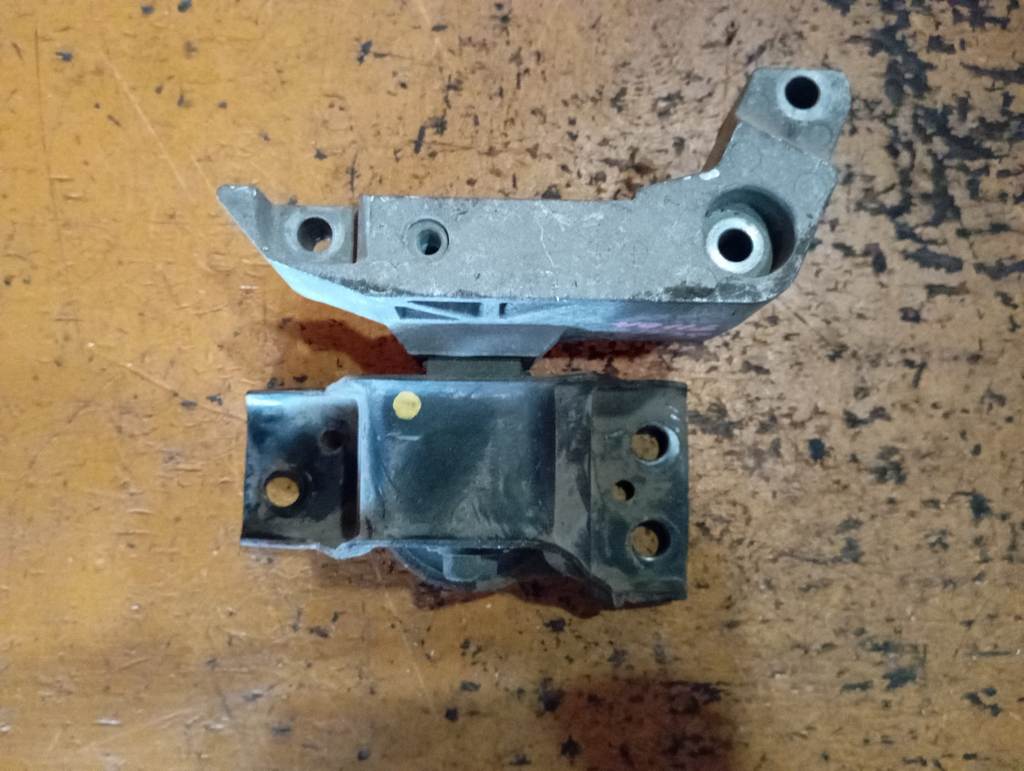 подушка двигателя Nissan Tiida Latio