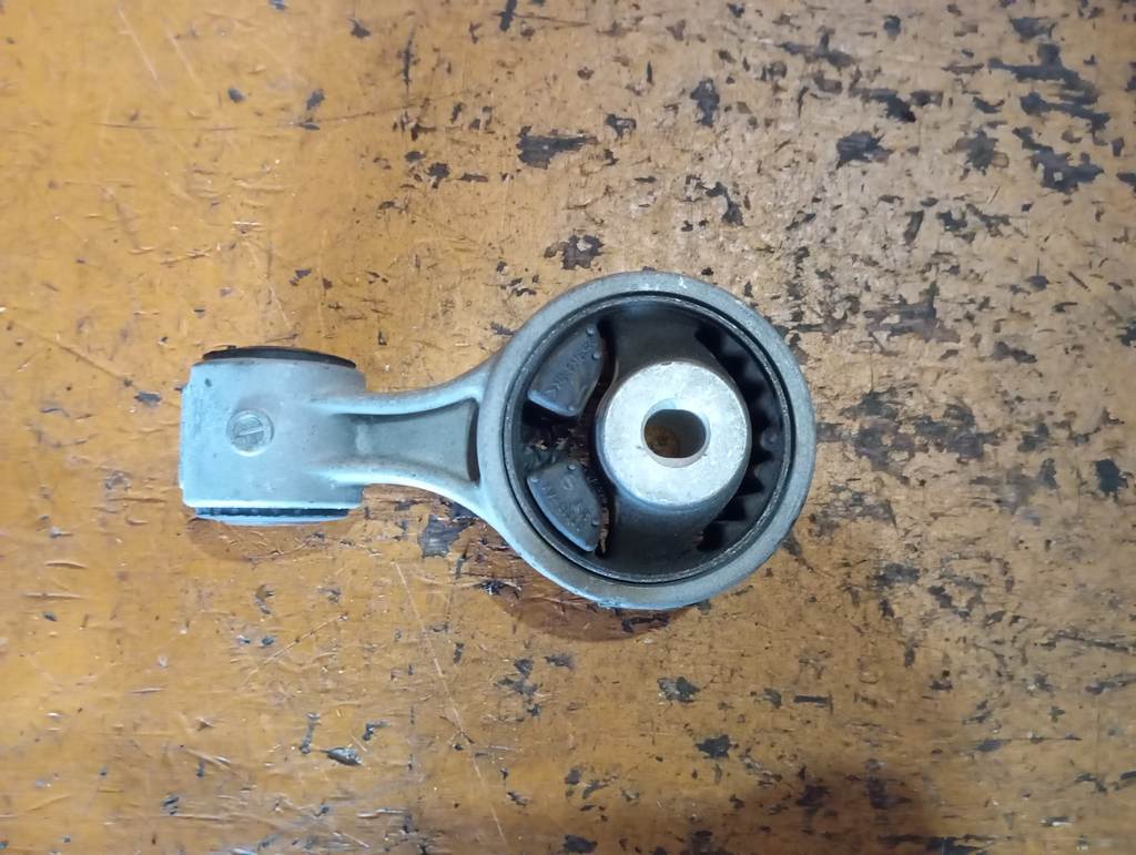 подушка двигателя Nissan Teana