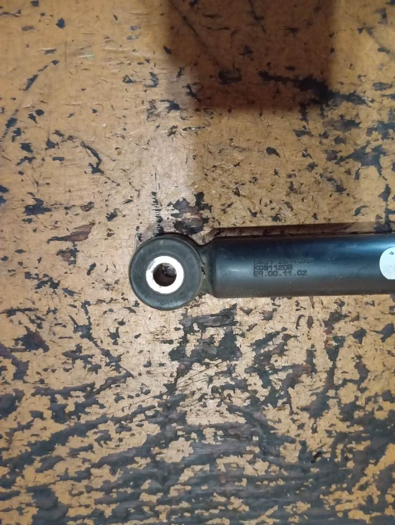 амортизатор Mazda Demio