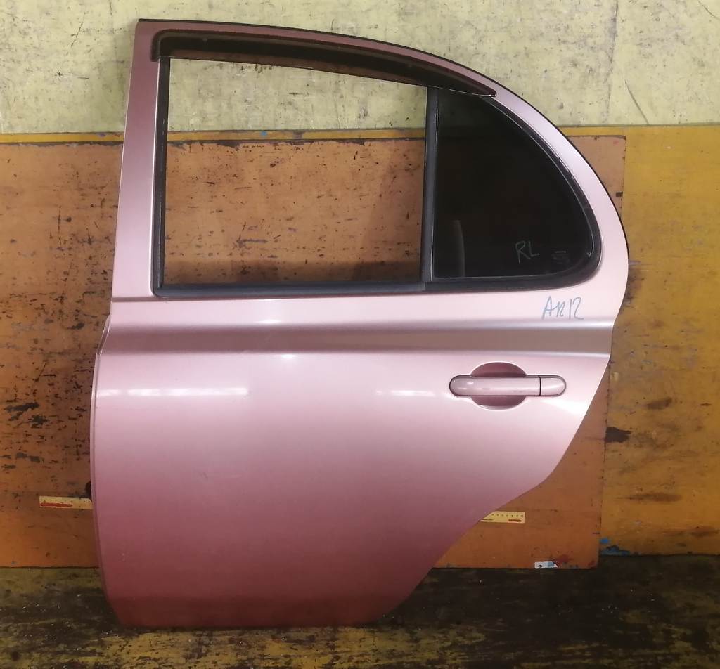 дверь Nissan March