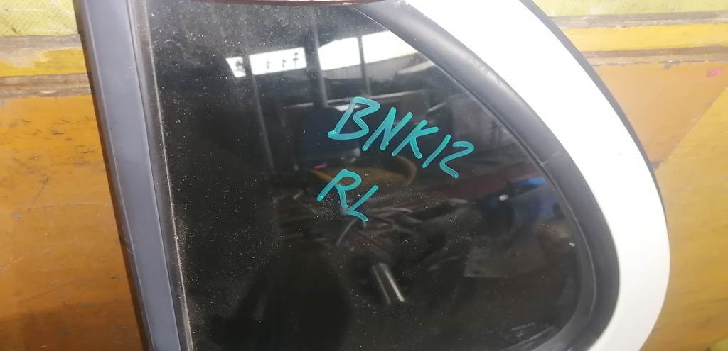 дверь Nissan March