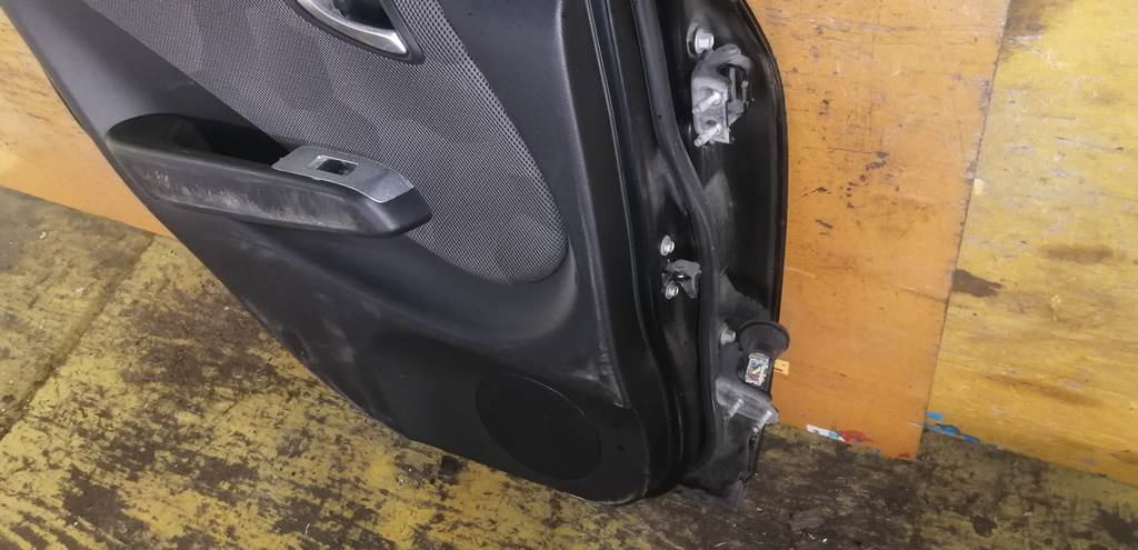 дверь Honda Fit