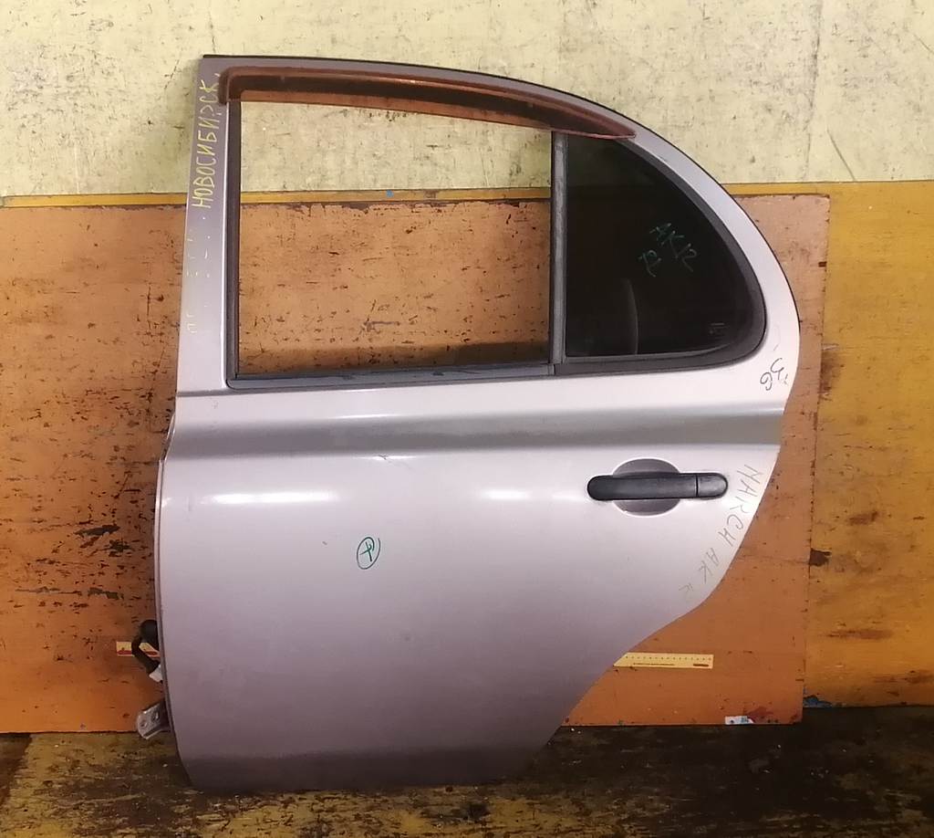 дверь Nissan March
