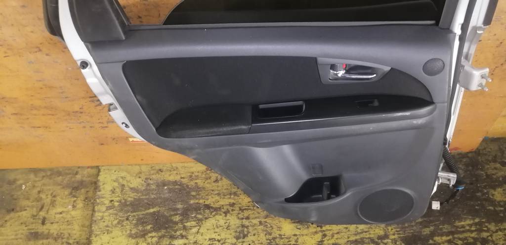 дверь Suzuki SX4