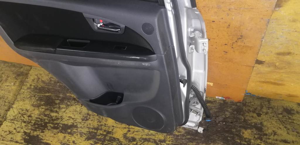 дверь Suzuki SX4
