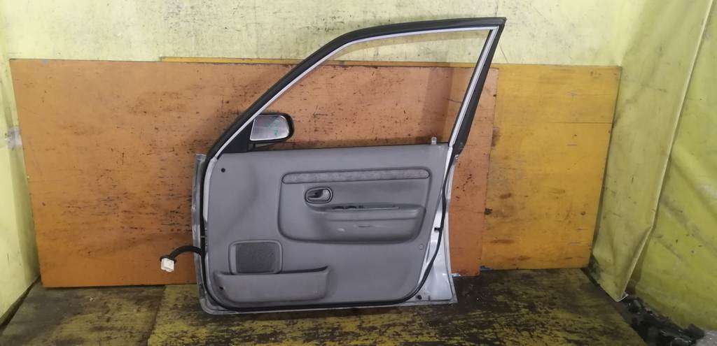 дверь Mazda Demio