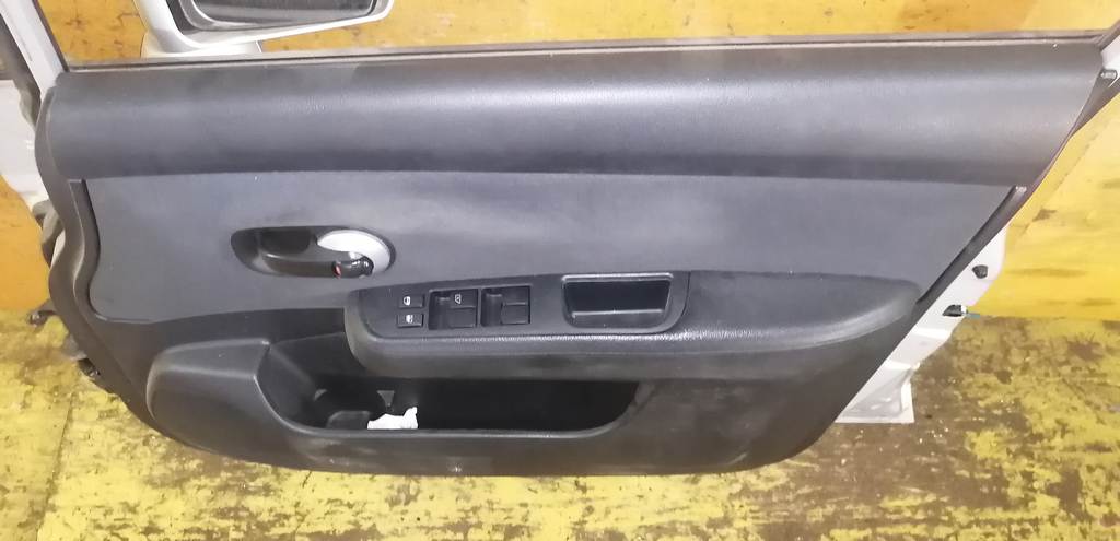 дверь Nissan Tiida Latio