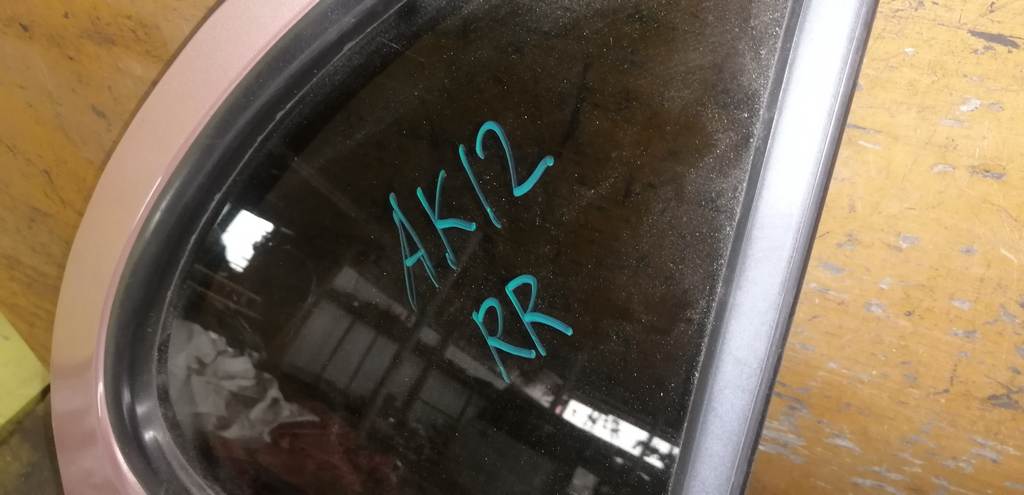 дверь Nissan March