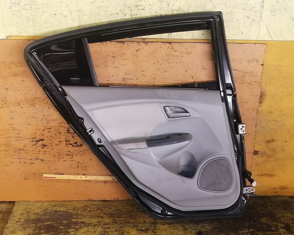дверь Honda Insight