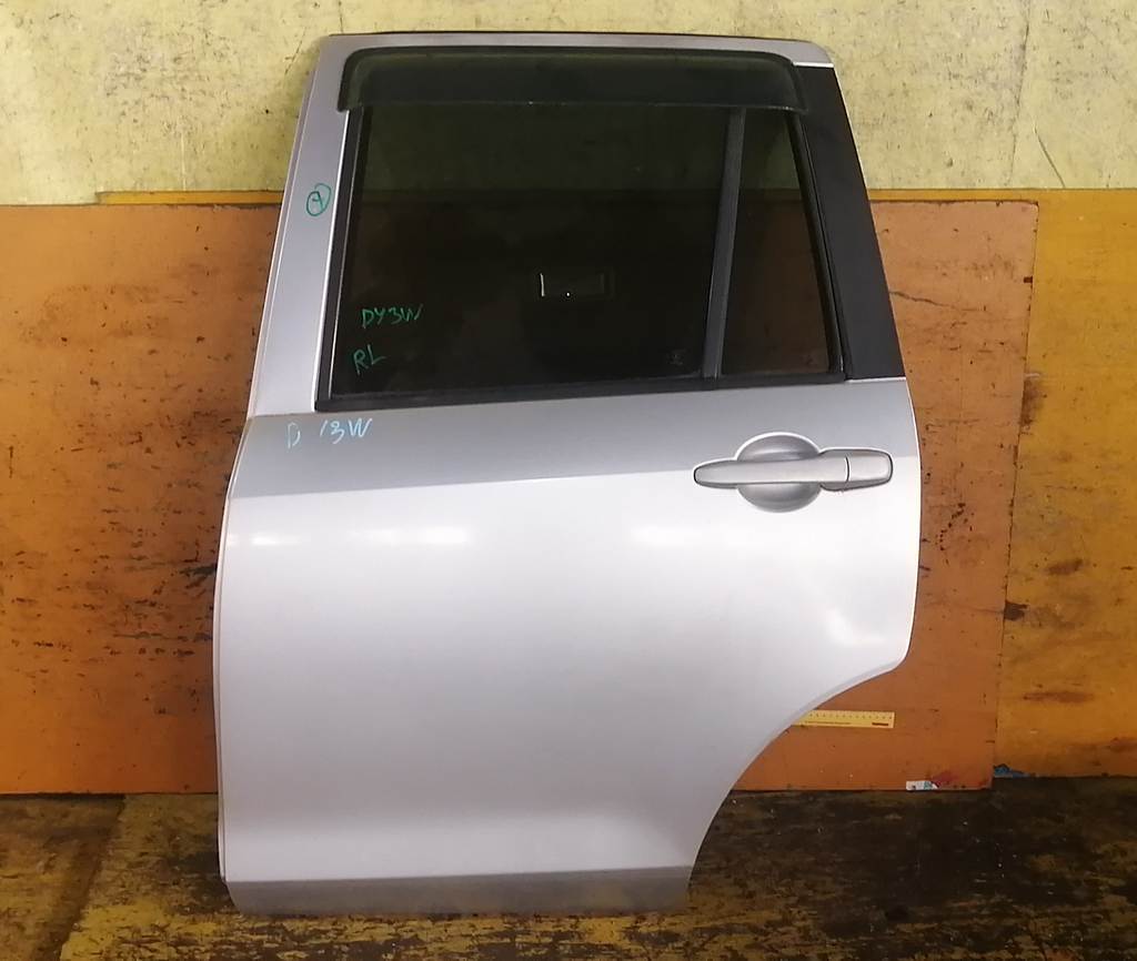 дверь Mazda Demio