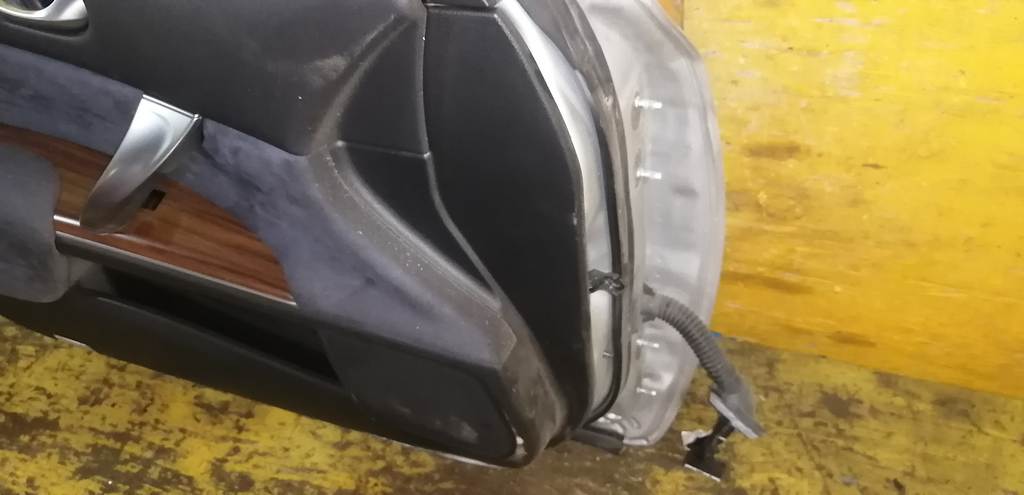 дверь Nissan Teana