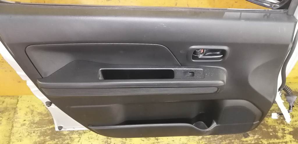дверь Suzuki Wagon R