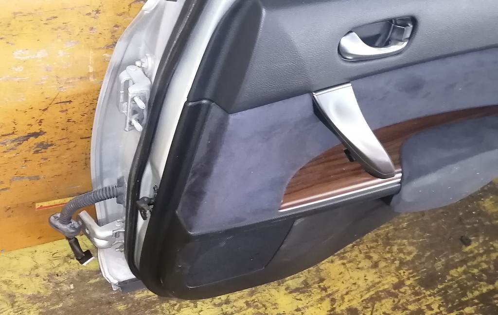 дверь Nissan Teana