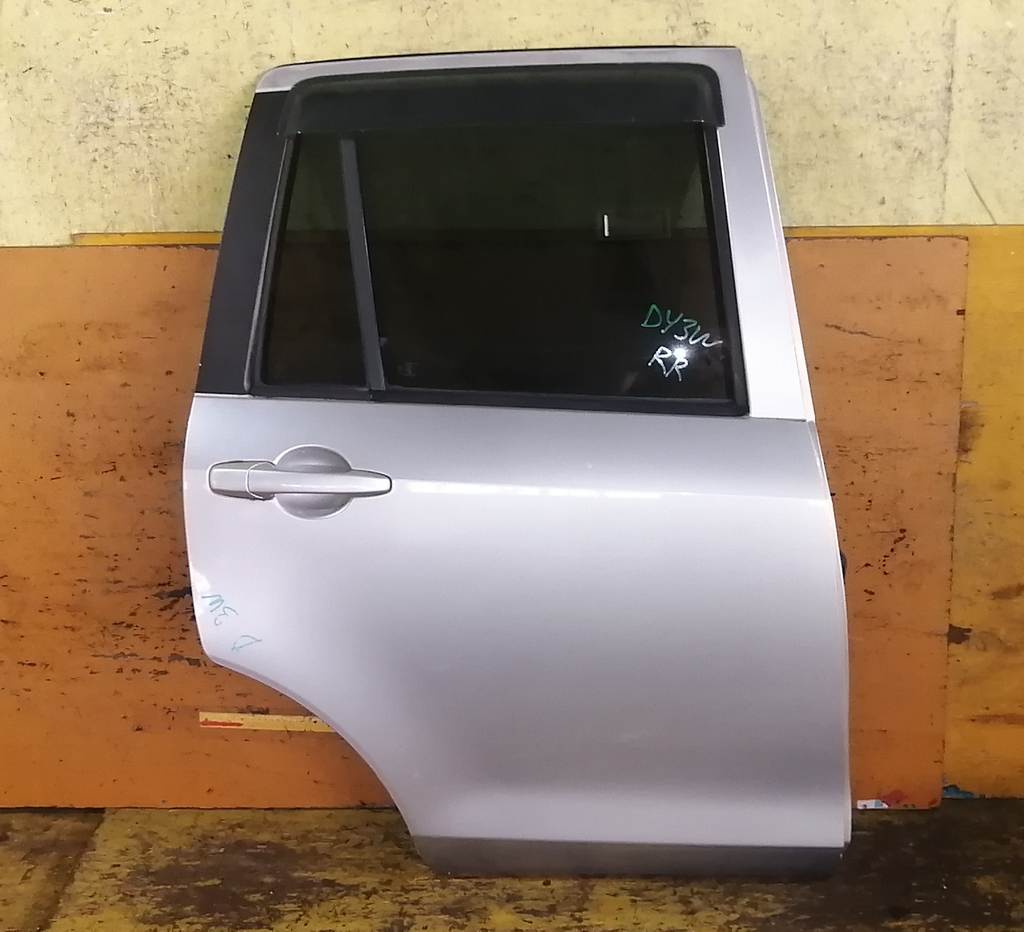 дверь Mazda Demio