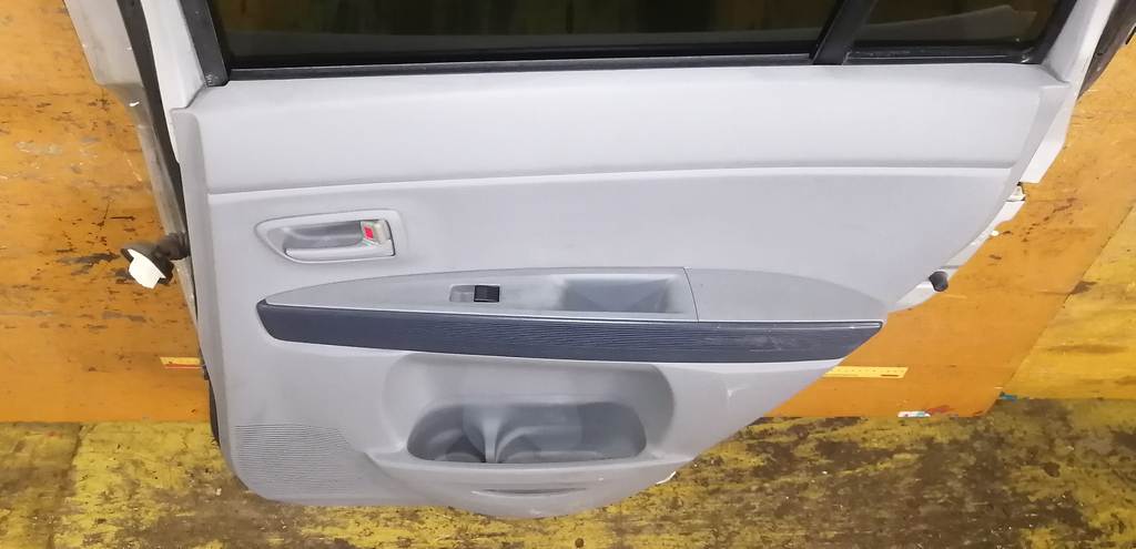 дверь Mazda Demio