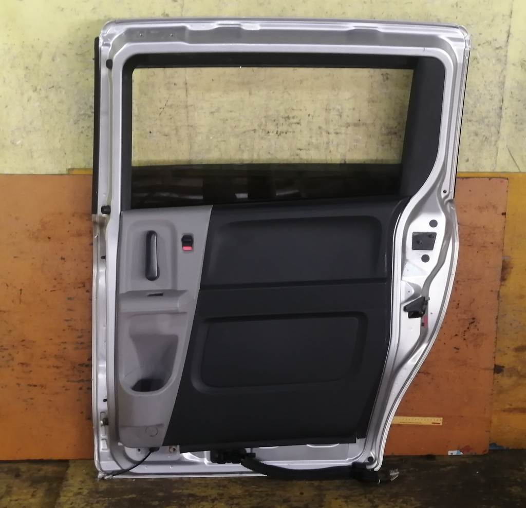 дверь Honda Freed