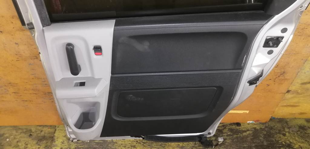 дверь Honda Freed