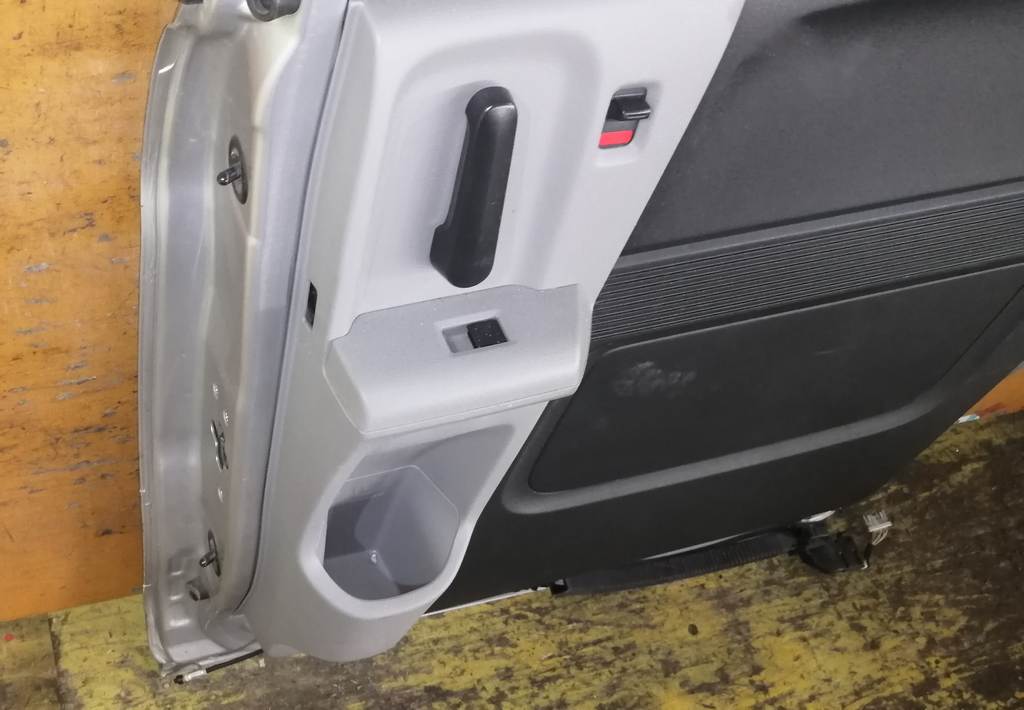 дверь Honda Freed