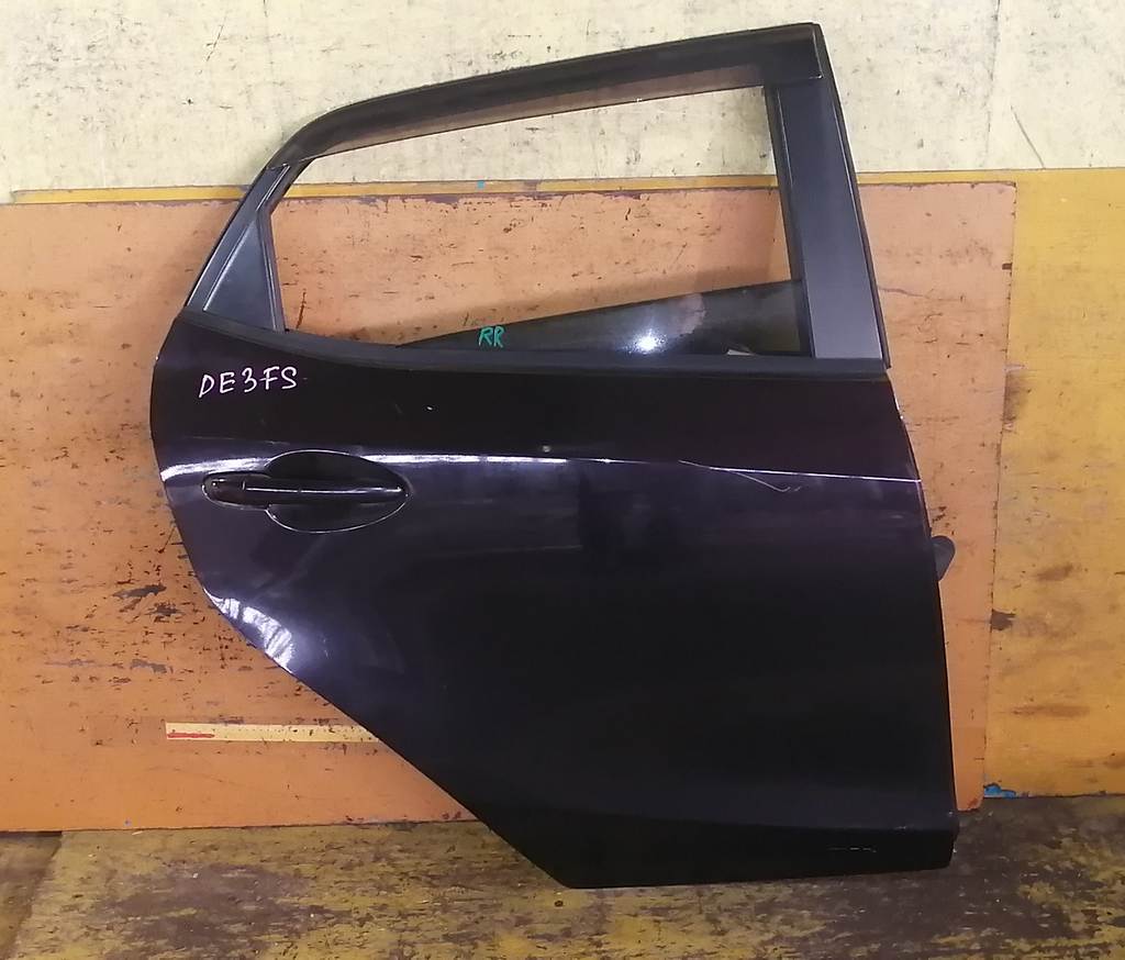 дверь Mazda Demio